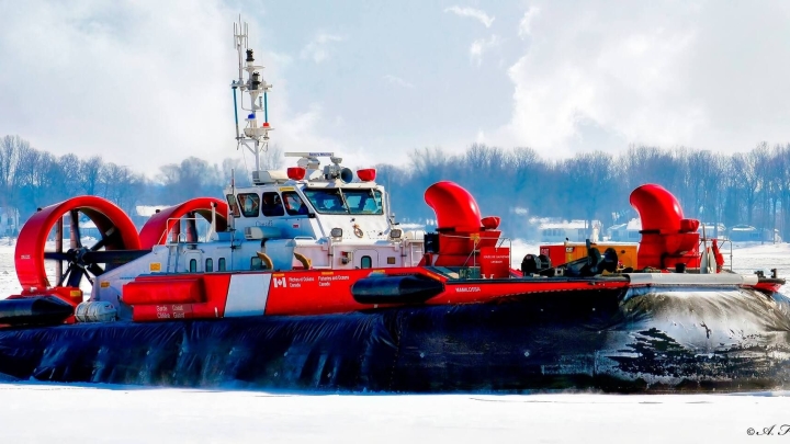 DÉGLAÇAGE PRINTANIER SUR LE FLEUVE SAINT-LAURENT 