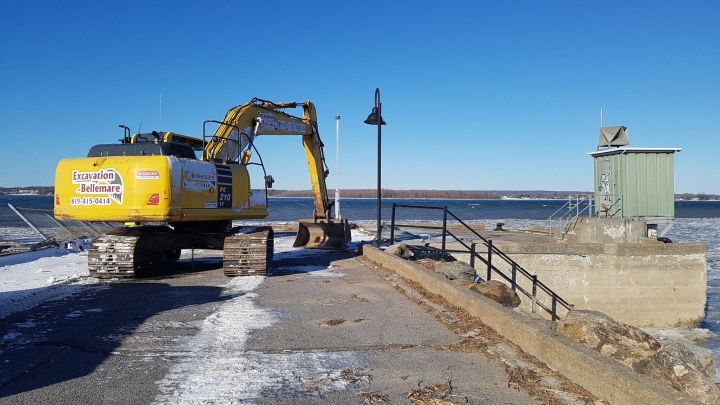 Chantier débuté pour la réfection du quai fédéral de Nicolet : prudence dans le secteur