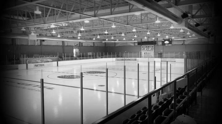 Panne de courant : la Ville annonce qu'elle doit défaire la glace de l'Aréna Pierre-Provencher