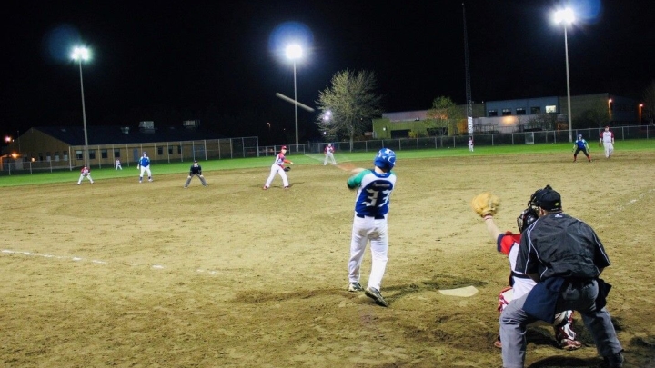 Les Nicolétains choisissent l'illumination du terrain de baseball