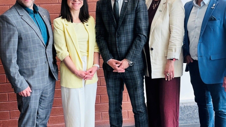 La mairesse de Nicolet, Geneviève Dubois, réélue première vice-présidente de l'Union des municipalités du Québec (UMQ)    