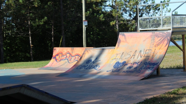 LE COMITÉ JEUNESSE DE NICOLET DÉNONCE LE VANDALISME RÉCENT AU SKATEPARK