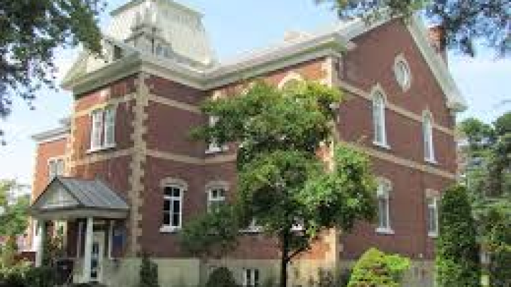 Dans le but de sauver le bâtiment patrimonial, : Nicolet dépose un avis d'intention pour l'expropriation de l'ancien palais de justice