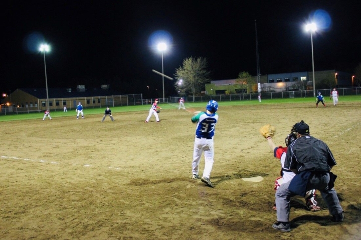 Les Nicolétains choisissent l'illumination du terrain de baseball