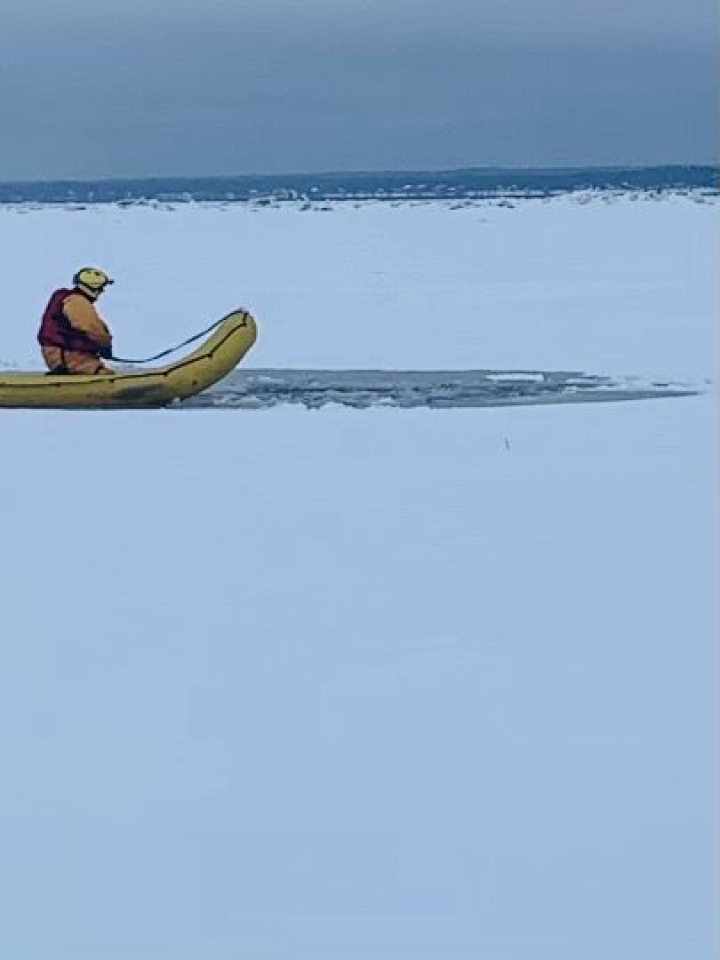 AVIS IMPORTANT : LA GLACE EST TROP MINCE POUR S'AVENTURER SUR LE FLEUVE ACTUELLEMENT